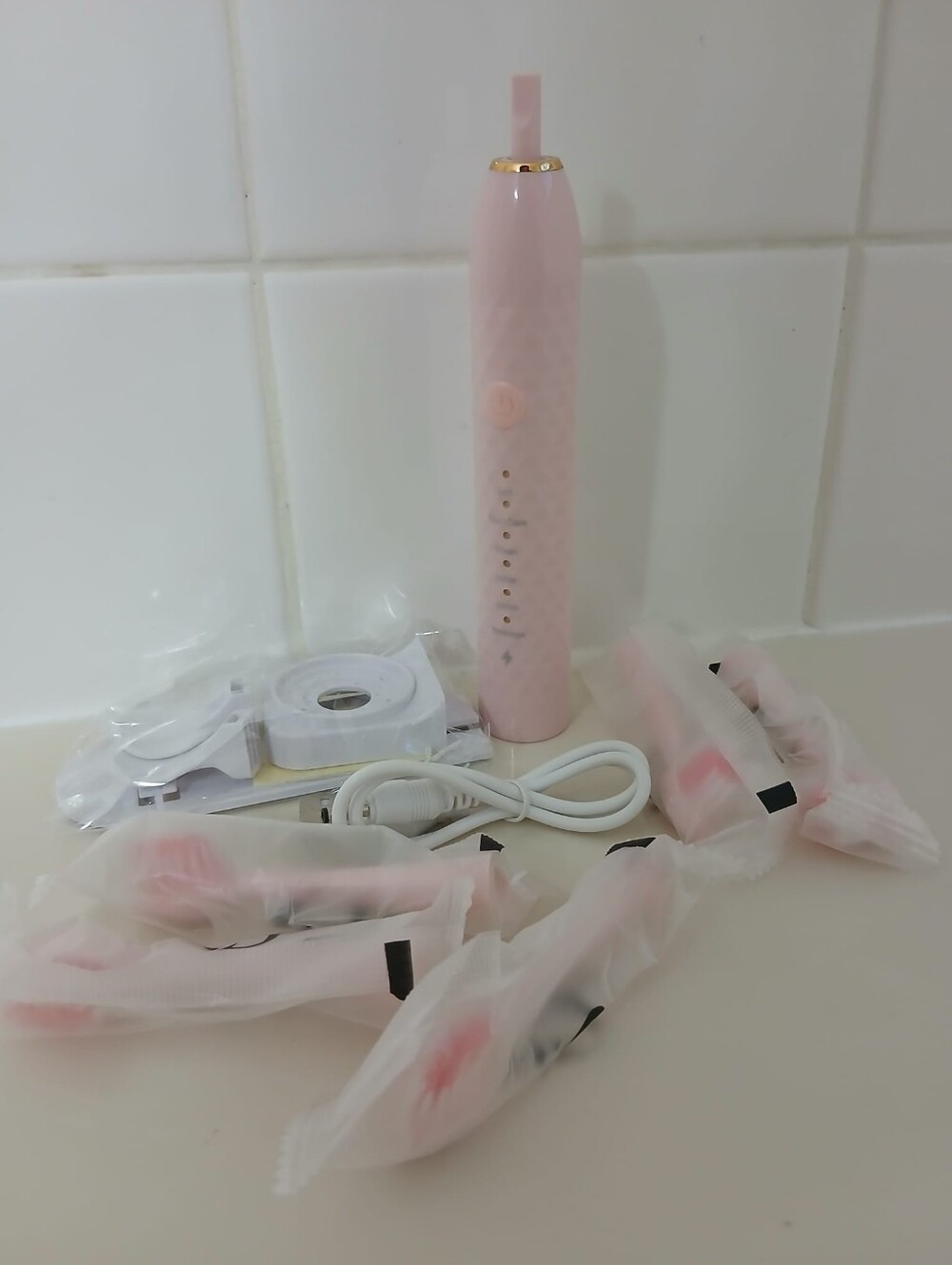 NEW Pink Electric Toothbrush - Picture 3 of 4